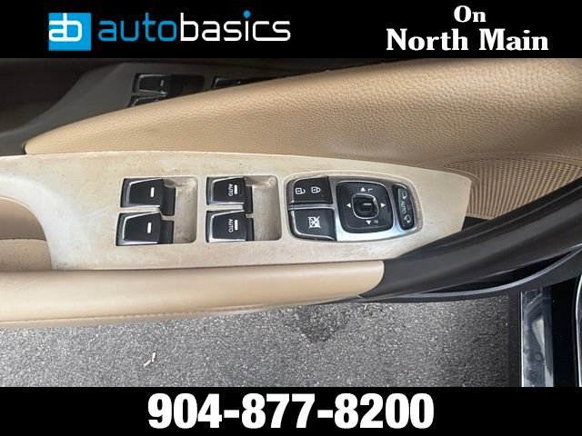 Used 2017 Hyundai Azera Limited FWD image 25