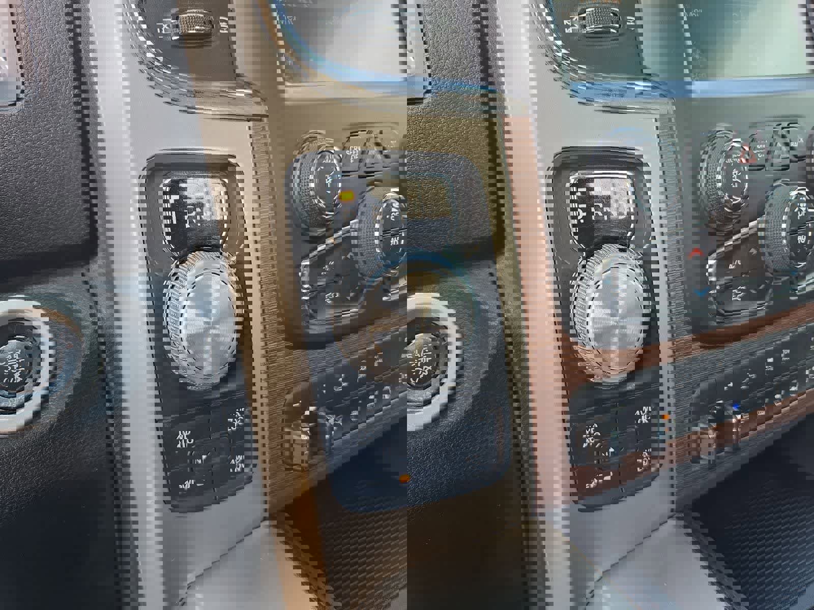 Used 2015 RAM 1500 Laramie w/ Convenience Group AWD/4WD image 30