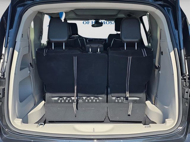 Used 2024 Chrysler Pacifica Limited image 28