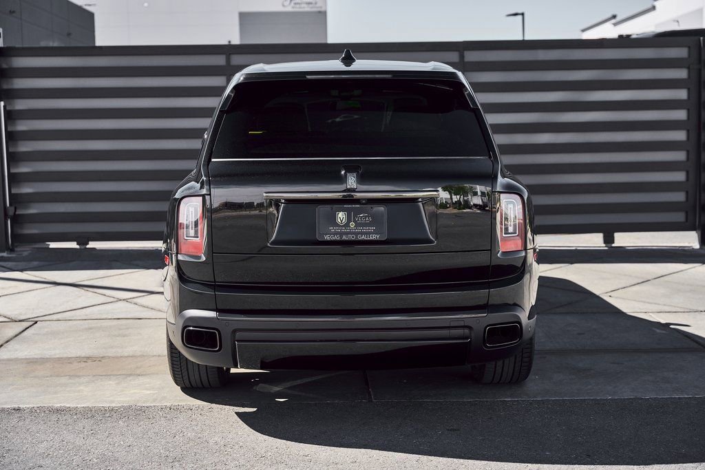 Used 2022 Rolls-Royce Cullinan Black Badge w/ Dark Exterior Package image 17