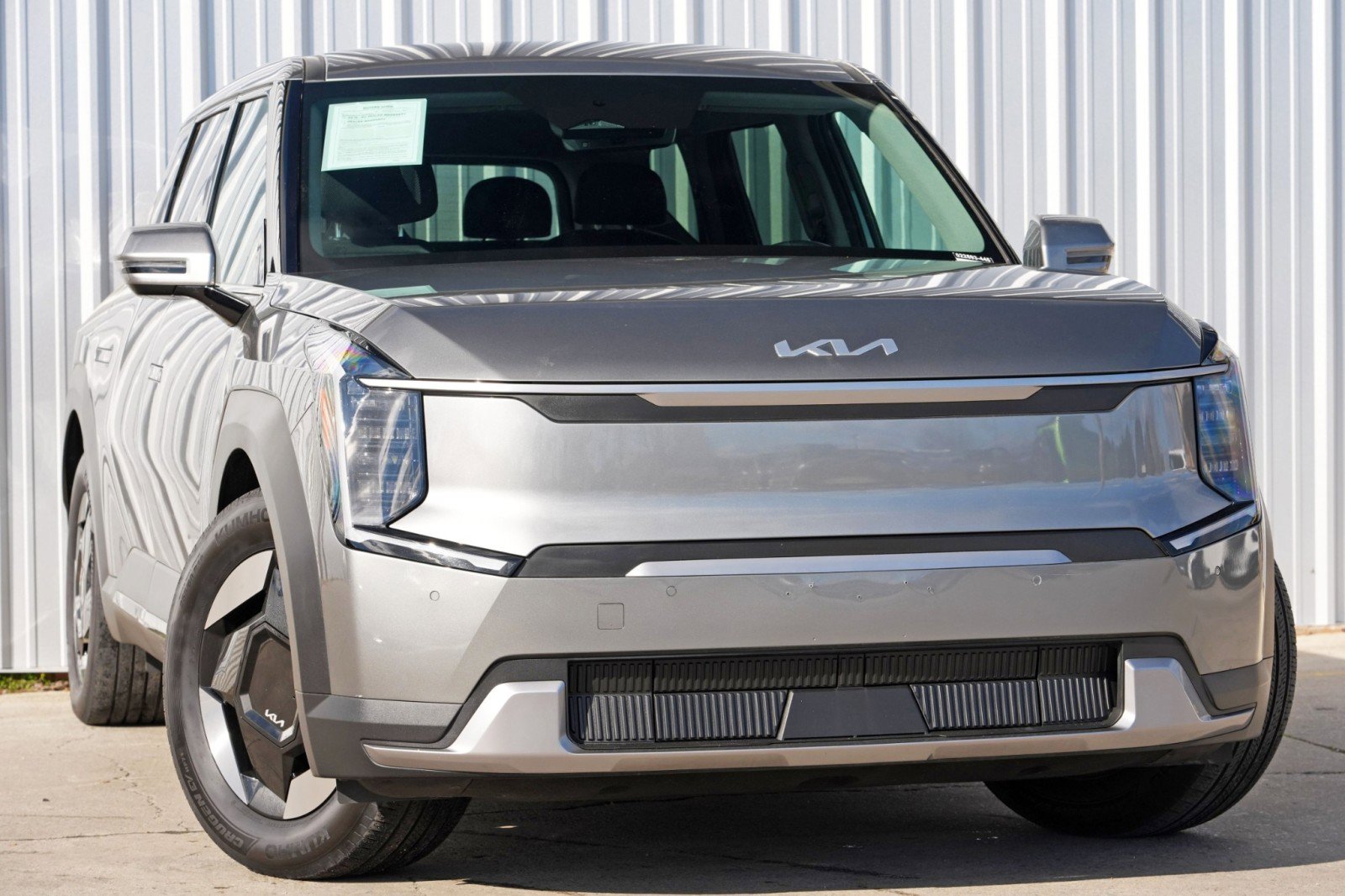 Used 2024 Kia EV9 Light Long Range image 2