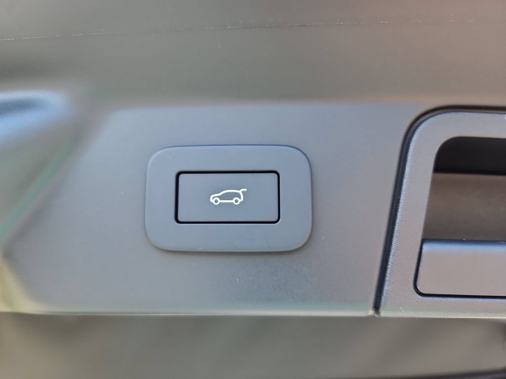 Certified 2026 Land Rover Range Rover Velar Dynamic SE AWD/4WD image 14
