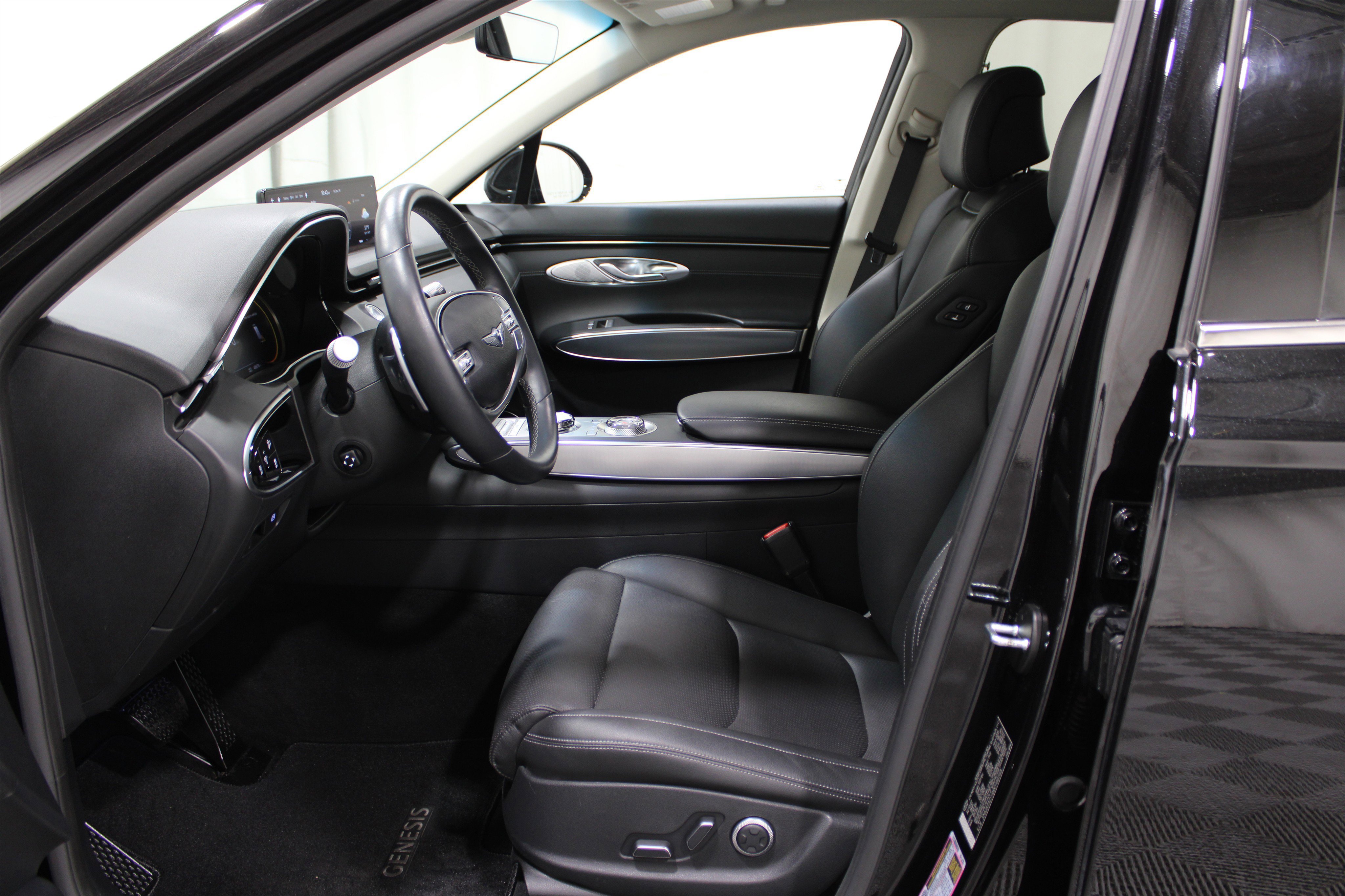 Used 2024 Genesis GV70 2.5T w/ Select Package image 3