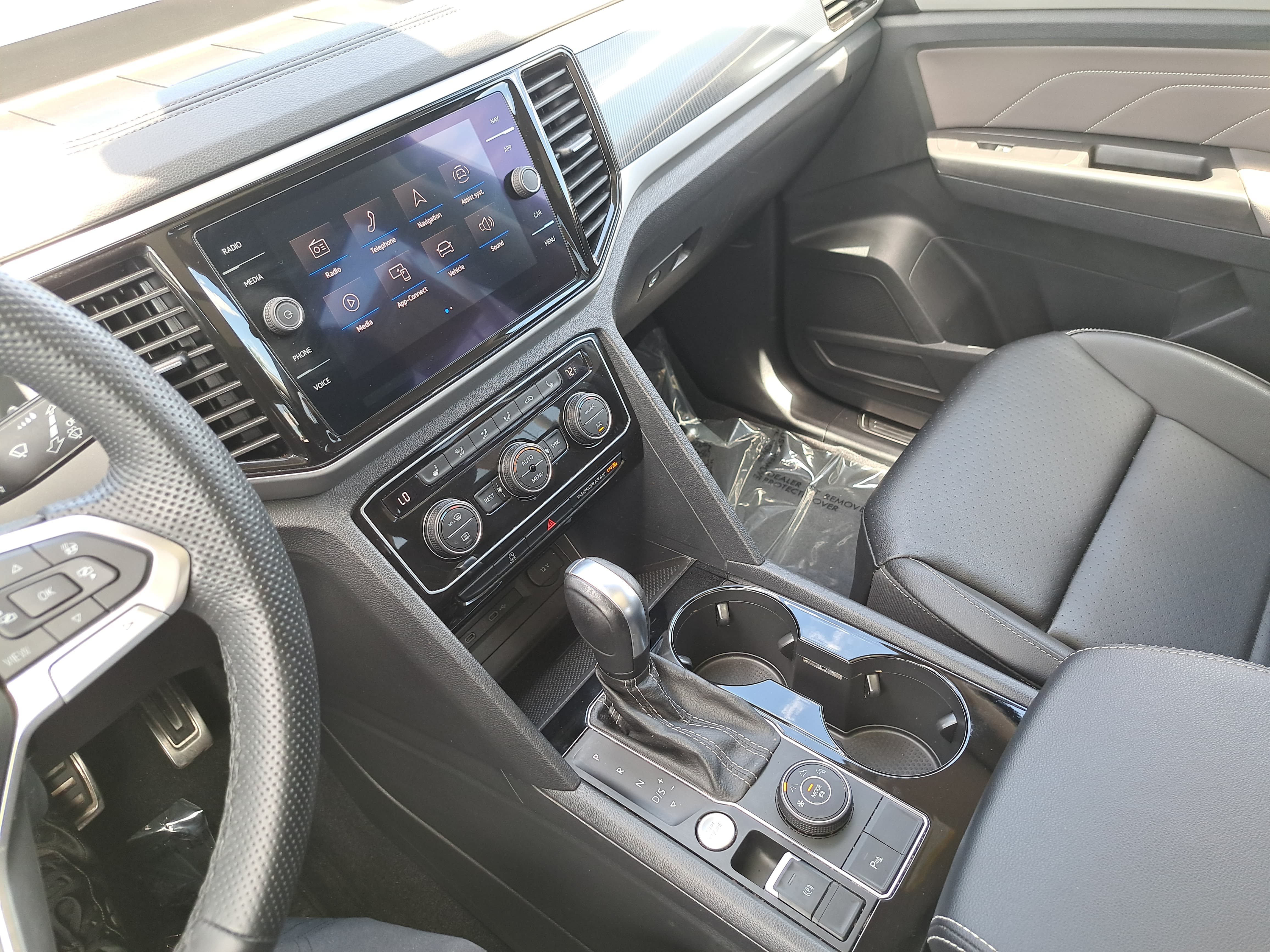 Certified 2022 Volkswagen Atlas SEL R-Line AWD/4WD image 26