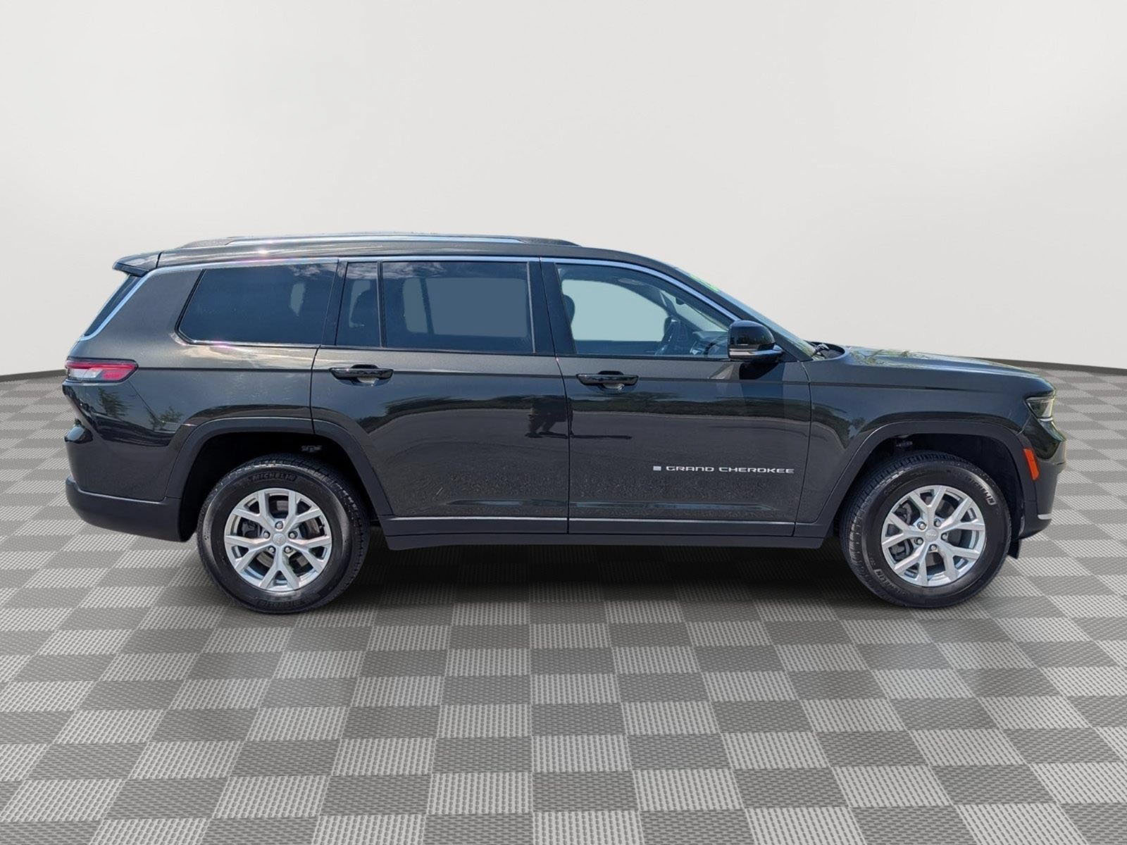 Used 2023 Jeep Grand Cherokee L Limited AWD/4WD image 6