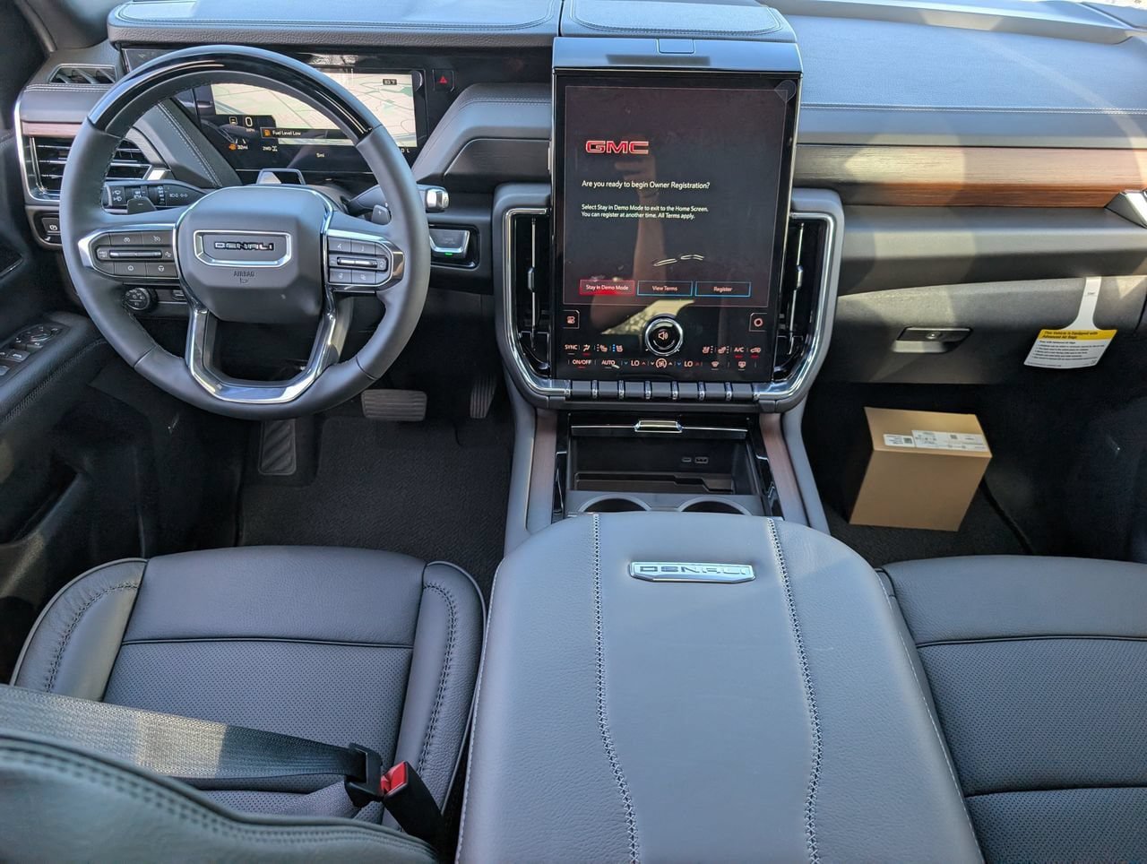 New 2026 GMC Yukon Denali w/ Denali Reserve Package AWD/4WD image 7