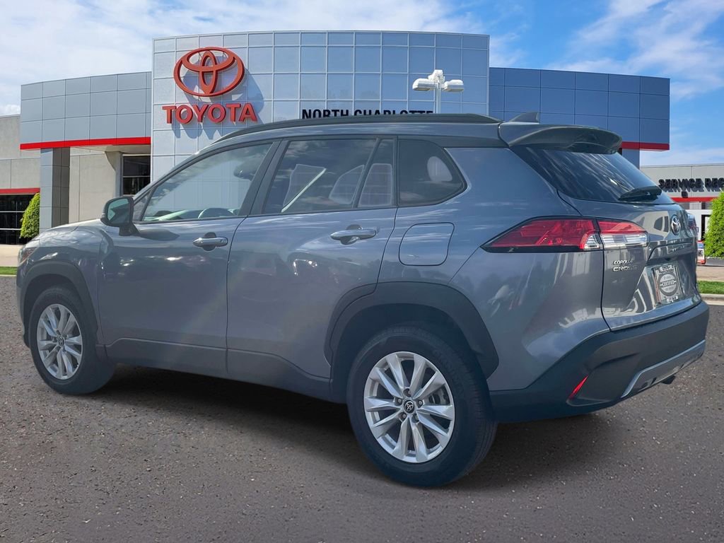 Used 2022 Toyota Corolla Cross LE AWD/4WD image 5
