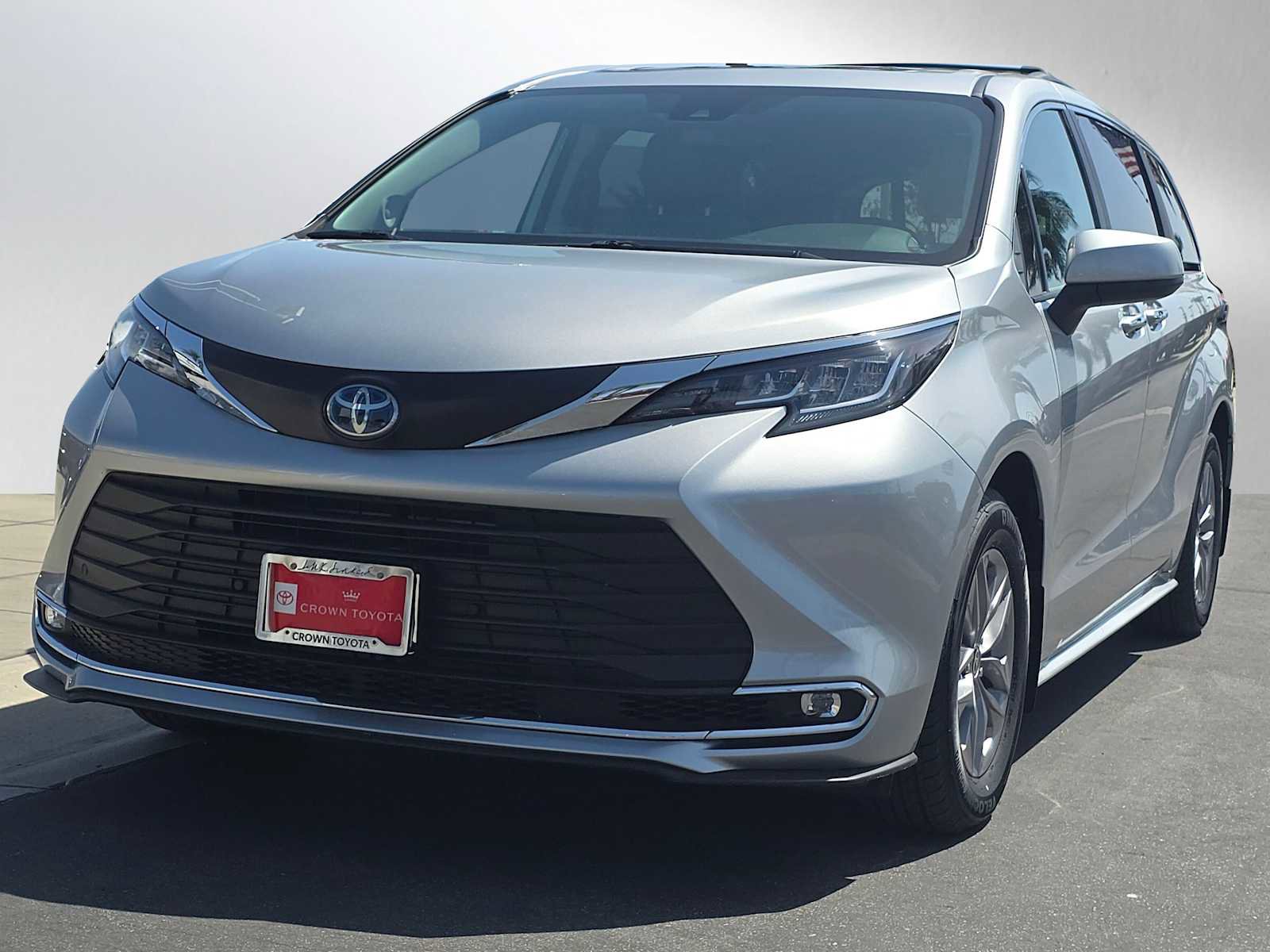 Used 2022 Toyota Sienna XLE w/ XLE Plus Package image 7