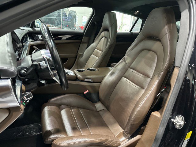 Used 2018 Porsche Panamera 4 AWD/4WD image 30