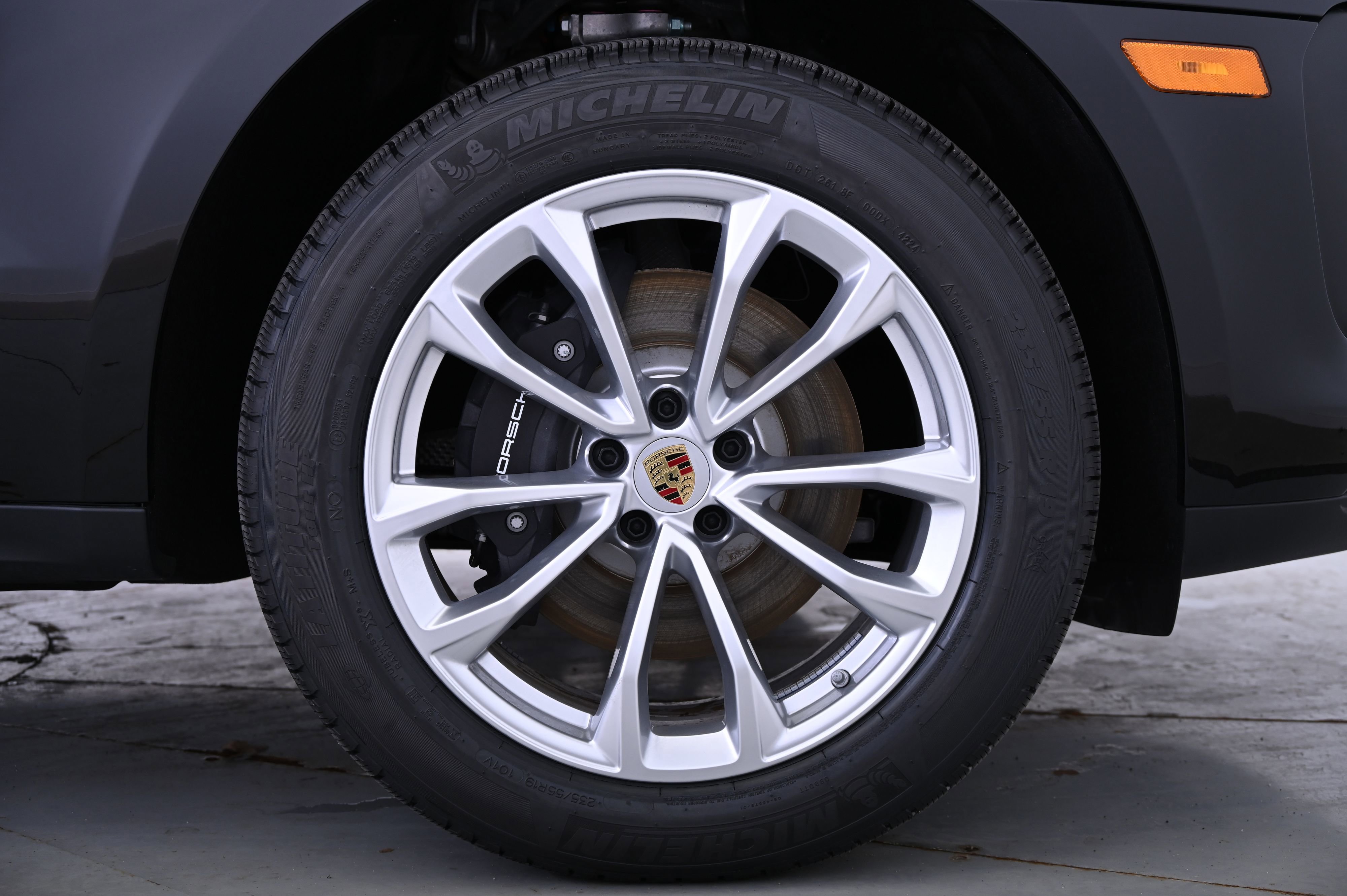 Certified 2025 Porsche Macan image 18