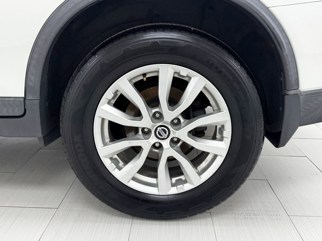 Used 2017 Nissan Rogue SV image 41