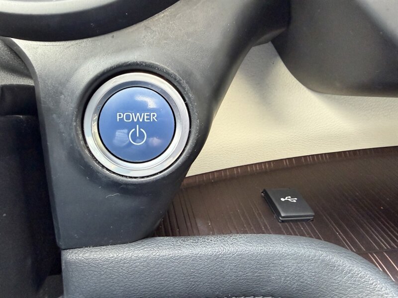 Used 2021 Toyota Sienna XLE w/ XLE Plus Package FWD image 29