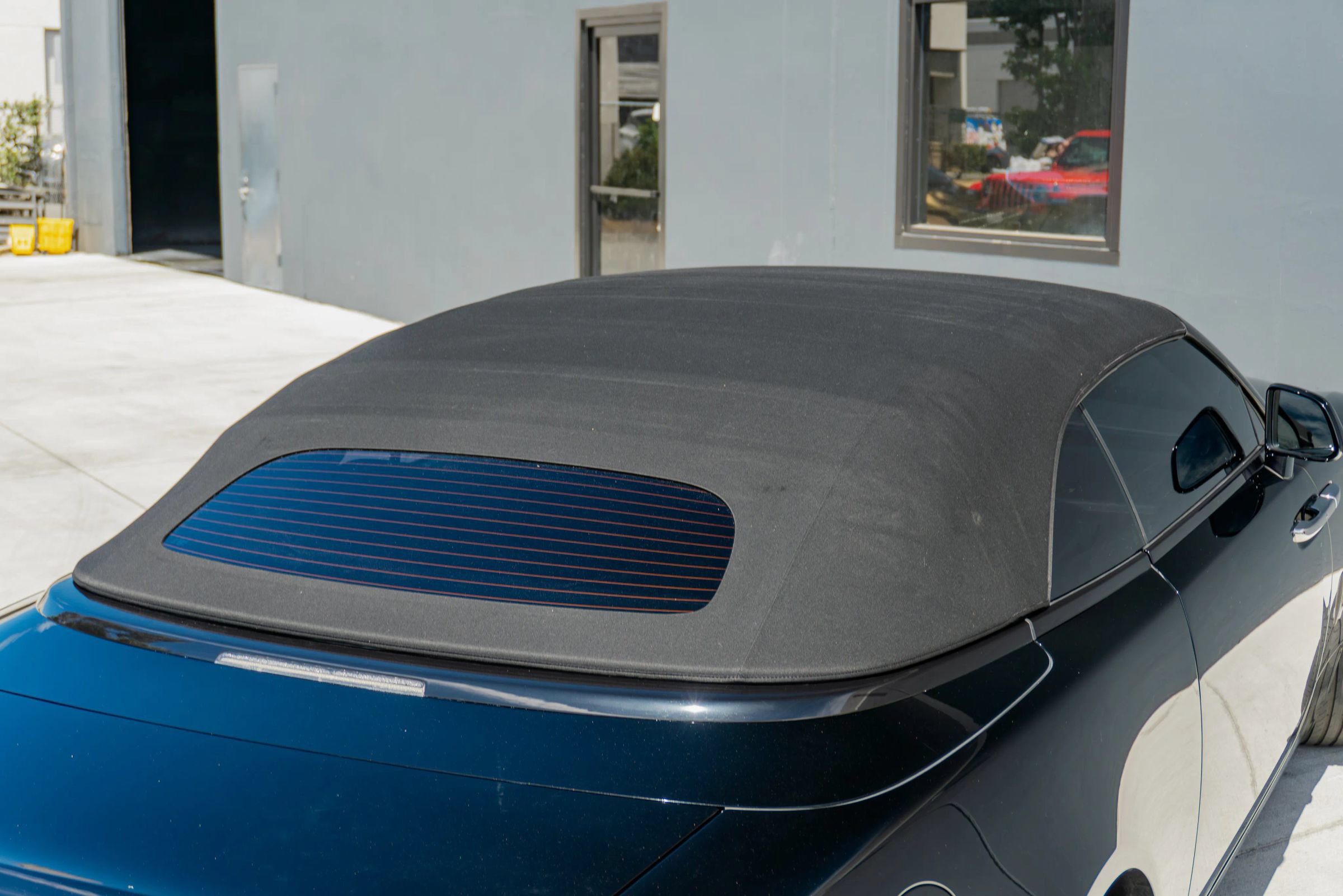 Used 2018 Rolls-Royce Dawn RWD image 48