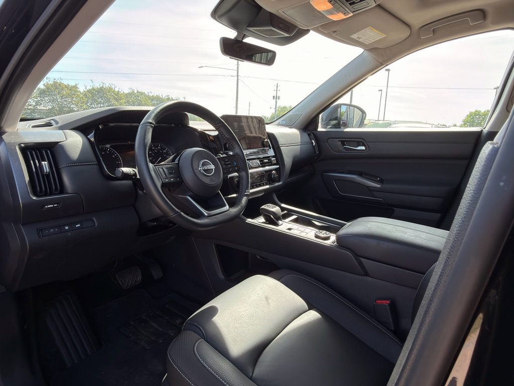 Used 2025 Nissan Pathfinder SL w/ SL Premium Package AWD/4WD image 11