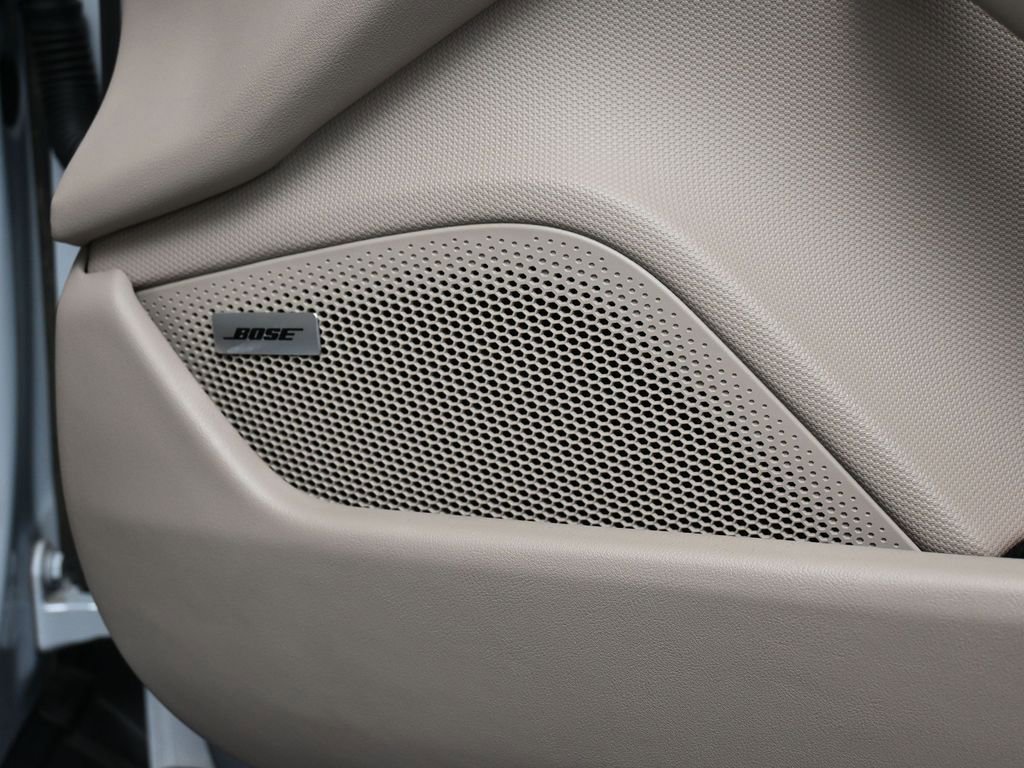 Certified 2025 Porsche Taycan image 31