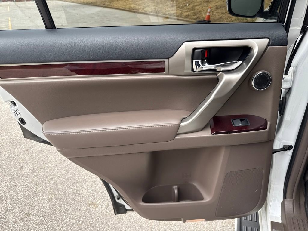 Used 2018 Lexus GX 460 Luxury w/ Preferred Accessory Package image 21
