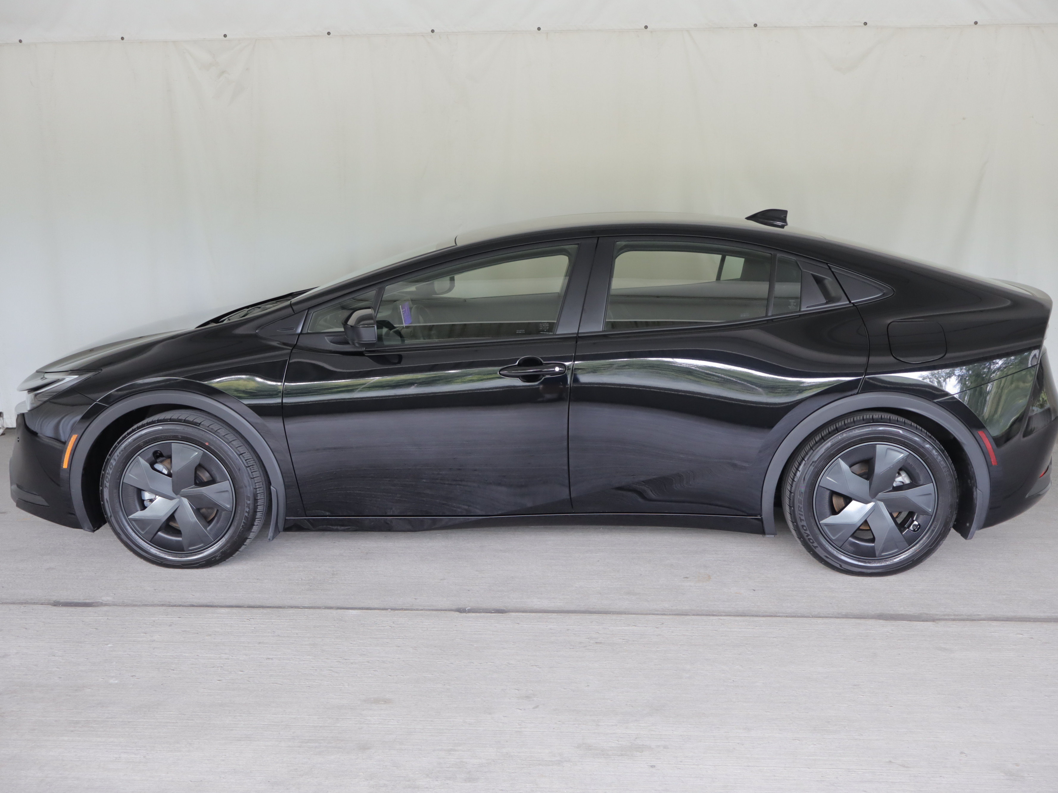 Used 2026 Toyota Prius Plug-In Hybrid FWD image 23