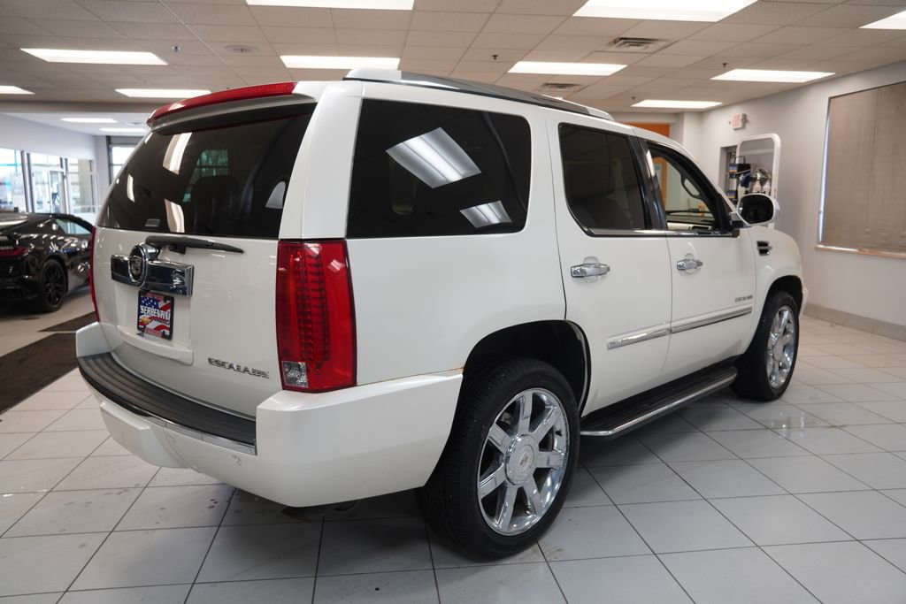 Used 2011 Cadillac Escalade Luxury image 13