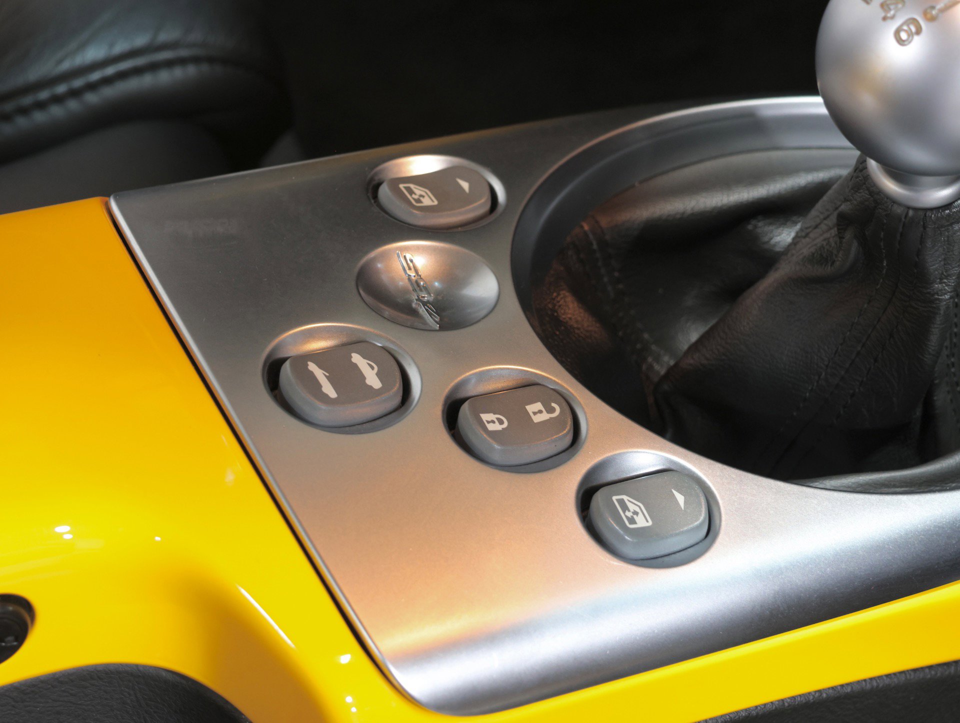 Used 2005 Chevrolet SSR 6 Speed Manual - Only 12K Mile w/ Preferred Equipment Group image 60