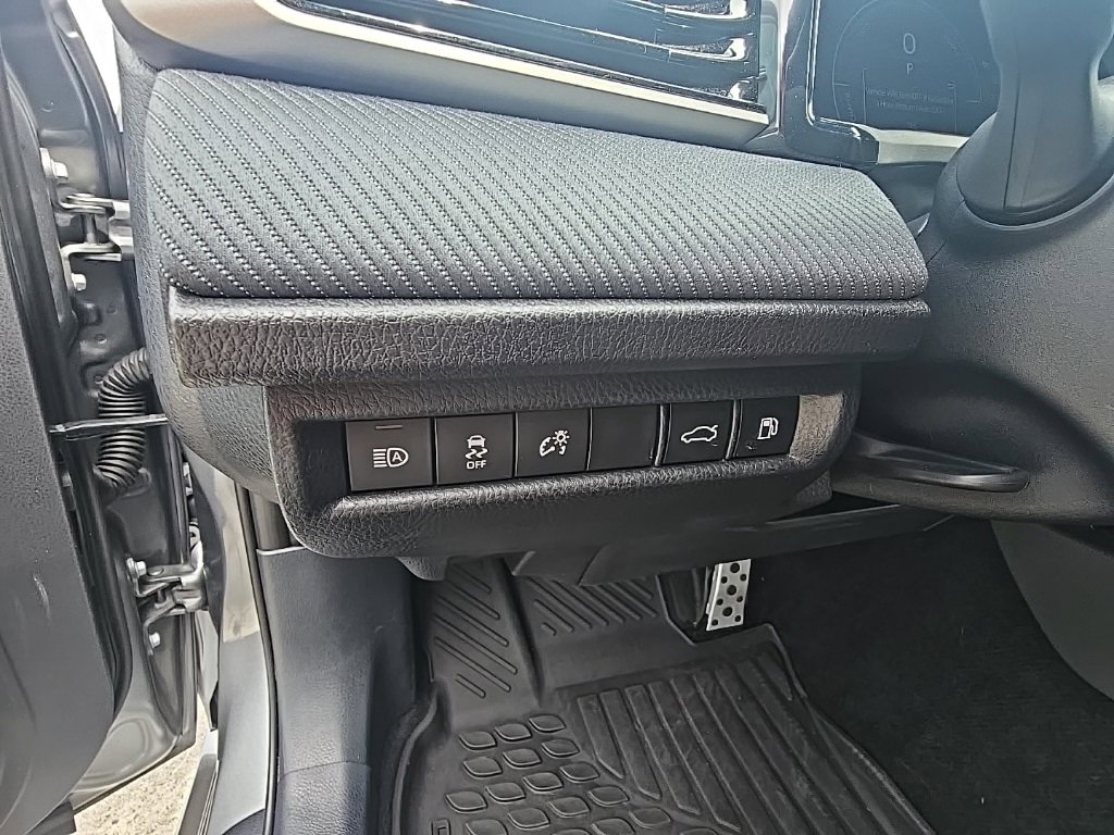Used 2025 Toyota Camry SE image 14