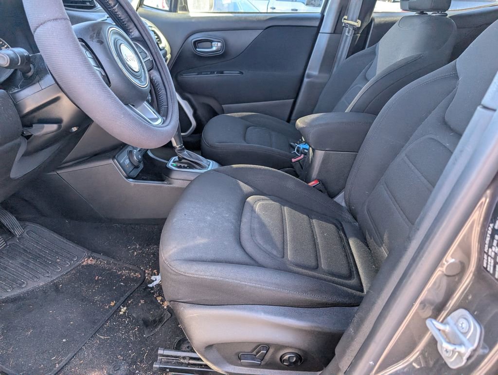 Used 2018 Jeep Renegade Latitude w/ UConnect 8.4 Nav Group image 10