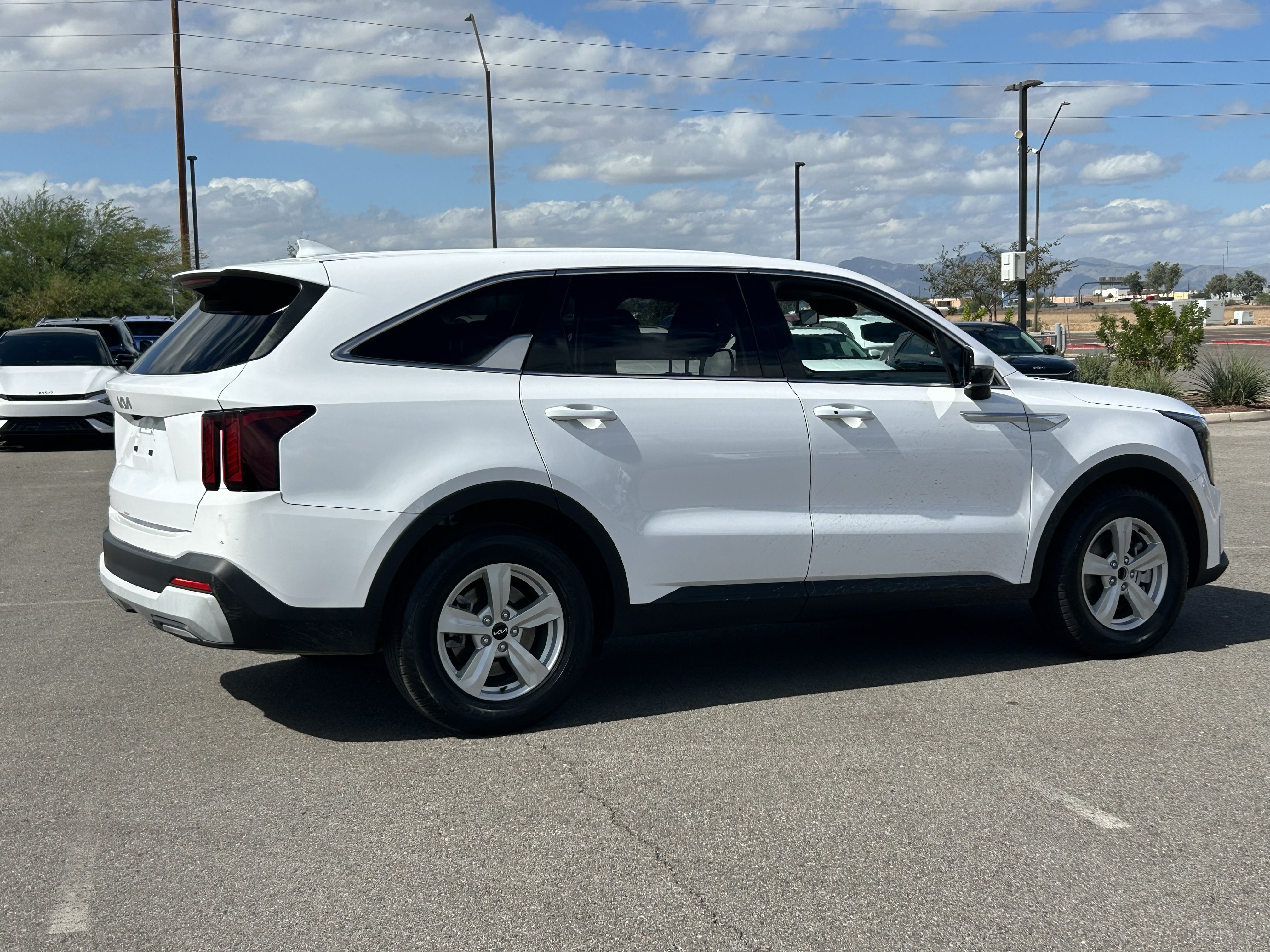 Certified 2025 Kia Sorento LX FWD image 5