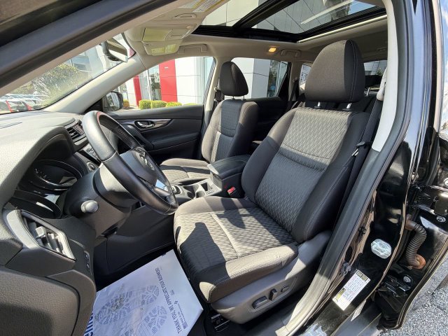 Certified 2018 Nissan Rogue SV w/ Sun & Sound Touring Package AWD/4WD image 15