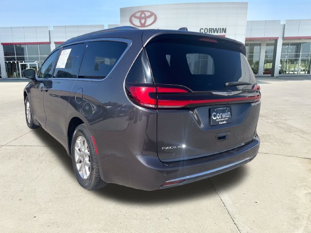 Used 2021 Chrysler Pacifica Touring-L FWD image 3
