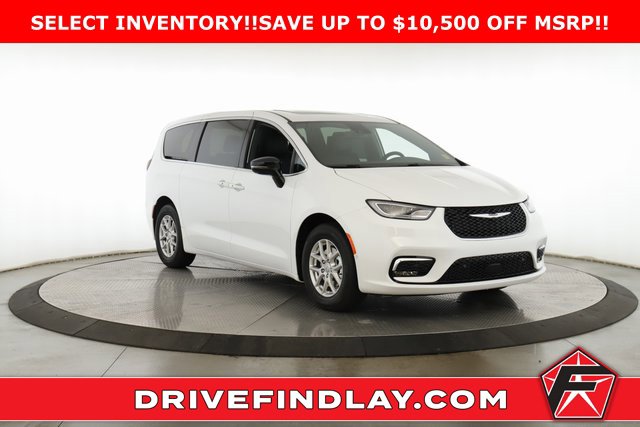 New 2026 Chrysler Pacifica Select