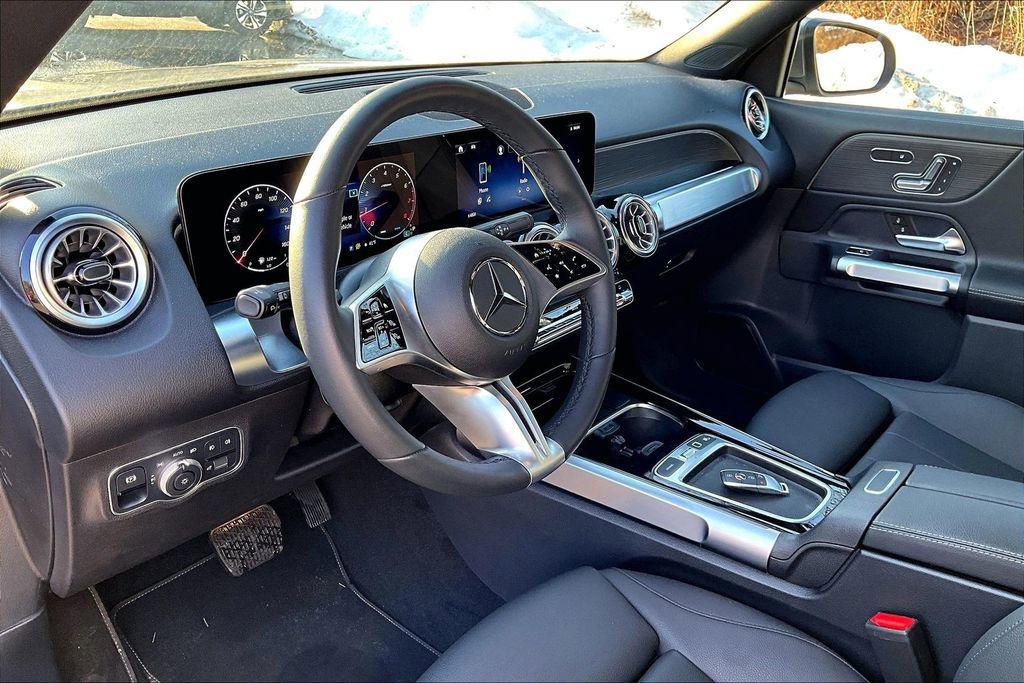 Used 2026 Mercedes-Benz GLB 250 4MATIC image 13