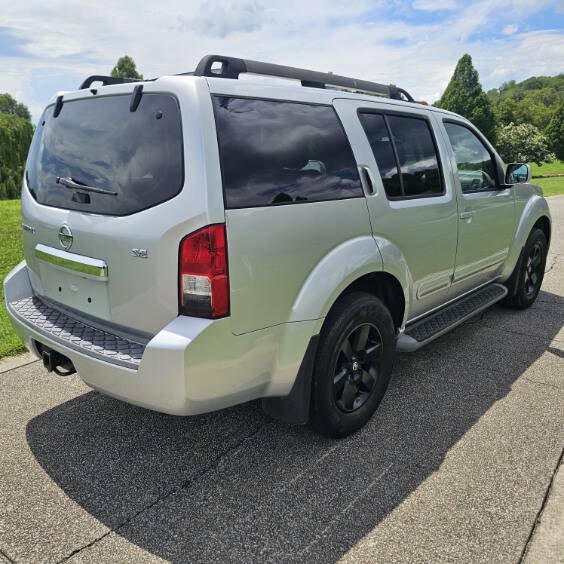 Used 2008 Nissan Pathfinder SE w/ Leather Pkg AWD/4WD image 2