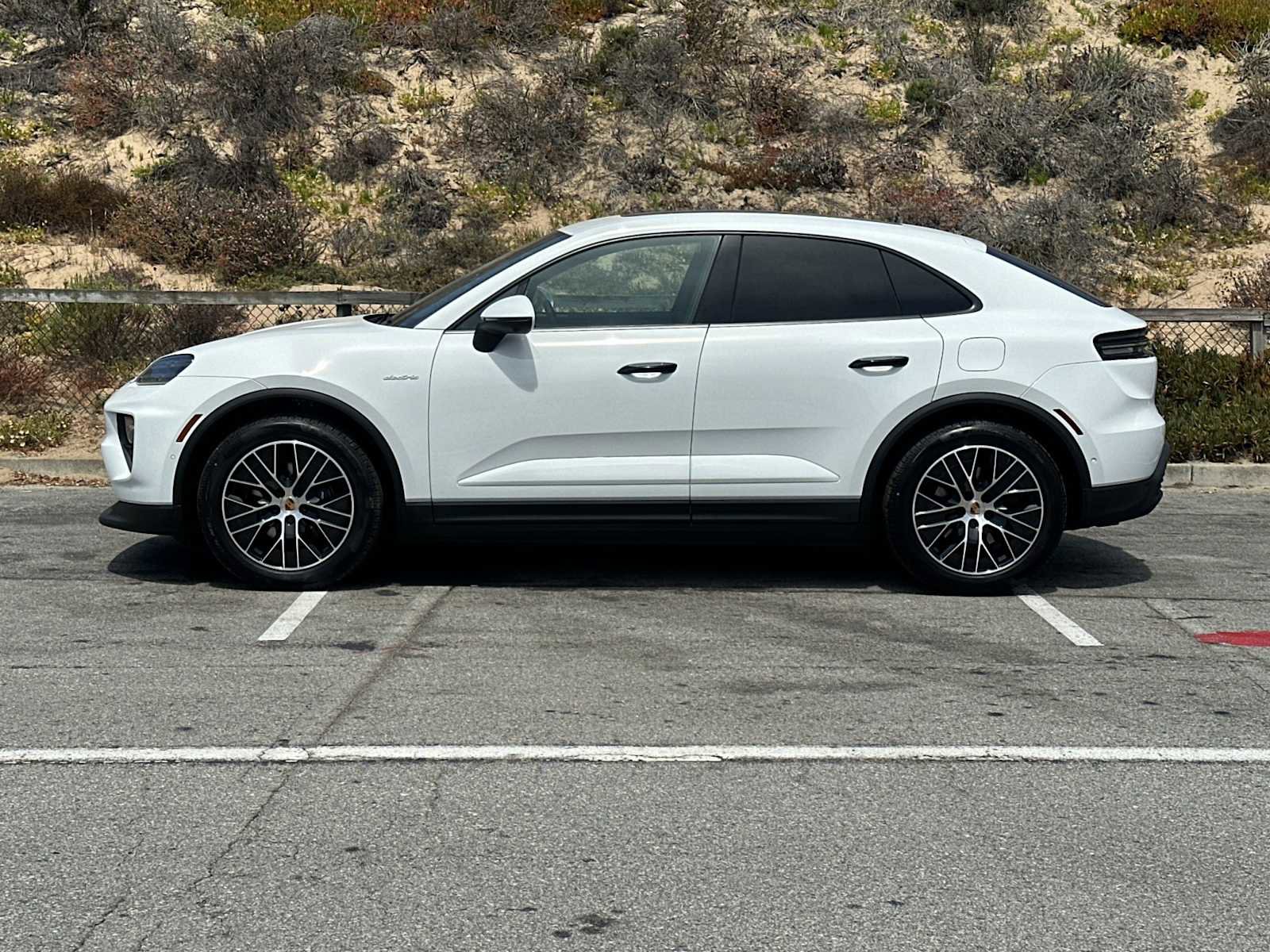 New 2025 Porsche Macan Electric RWD image 2