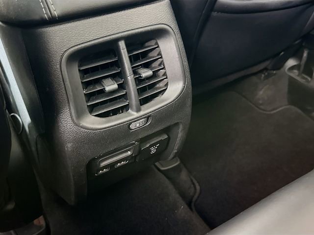 Used 2019 Jeep Cherokee Limited image 27