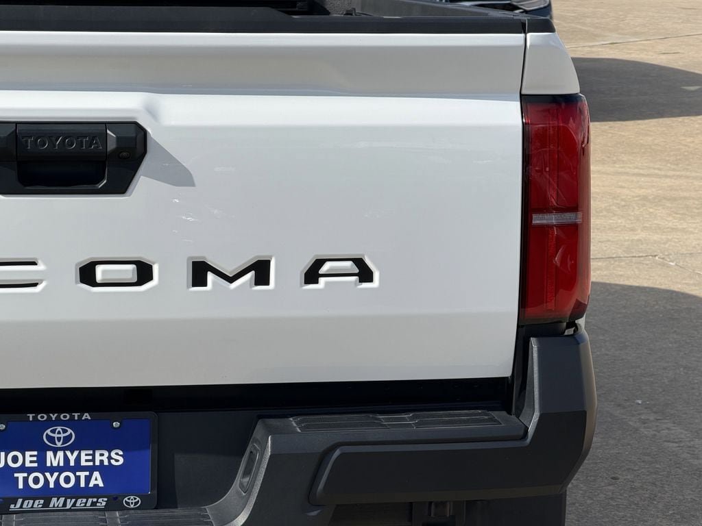 Used 2025 Toyota Tacoma SR AWD/4WD image 9