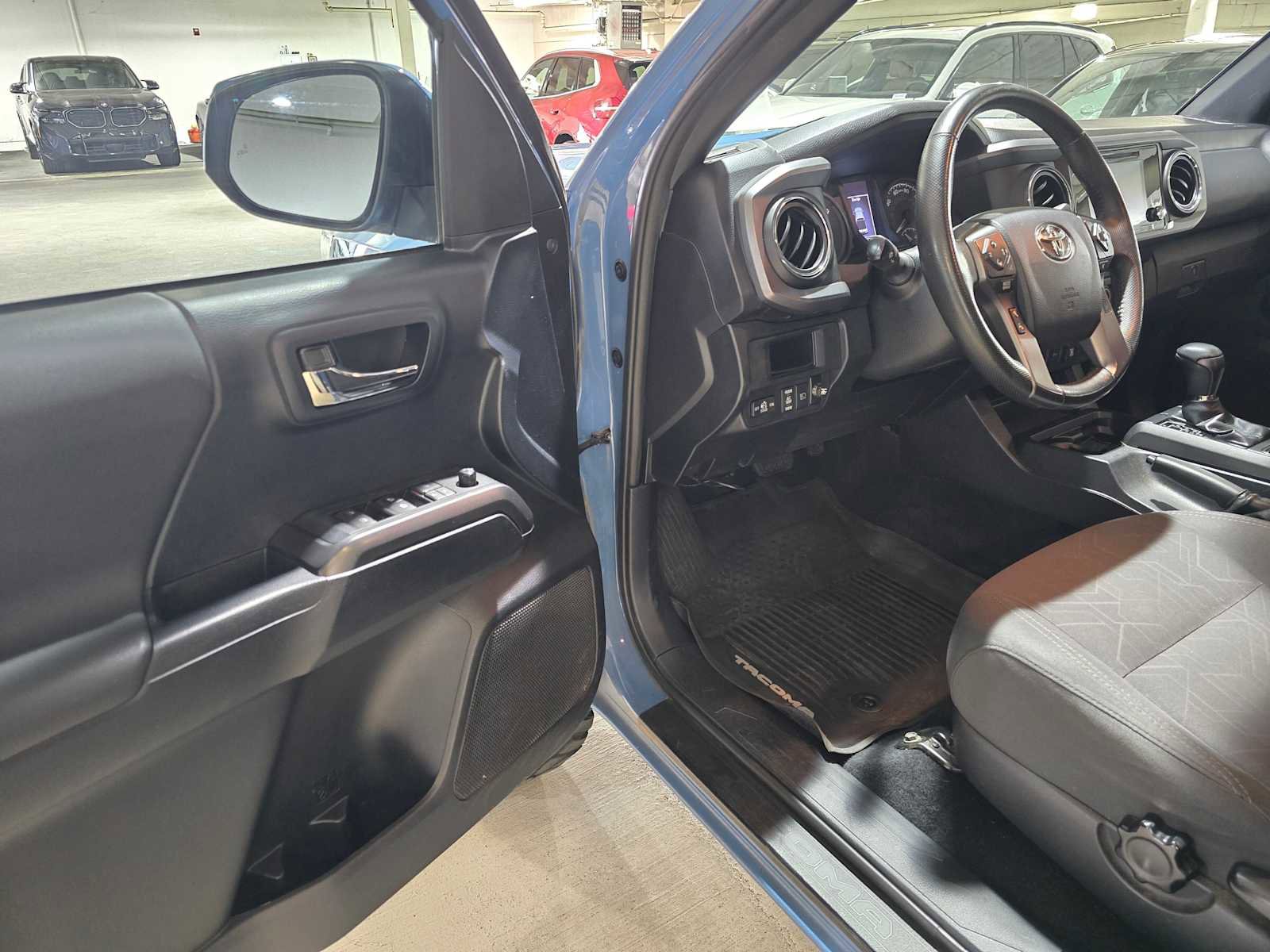 Used 2019 Toyota Tacoma TRD Off-Road w/ Technology Package AWD/4WD image 19