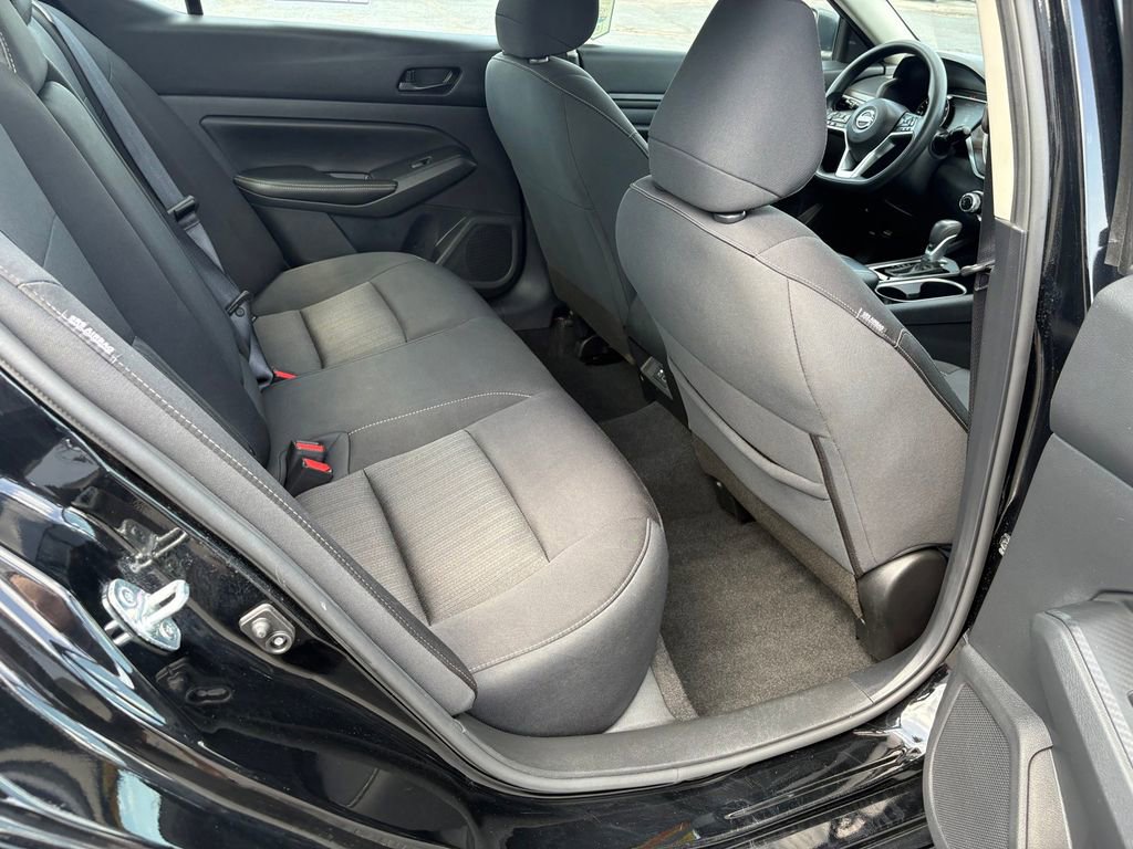 Used 2024 Nissan Altima 2.5 SV FWD image 12