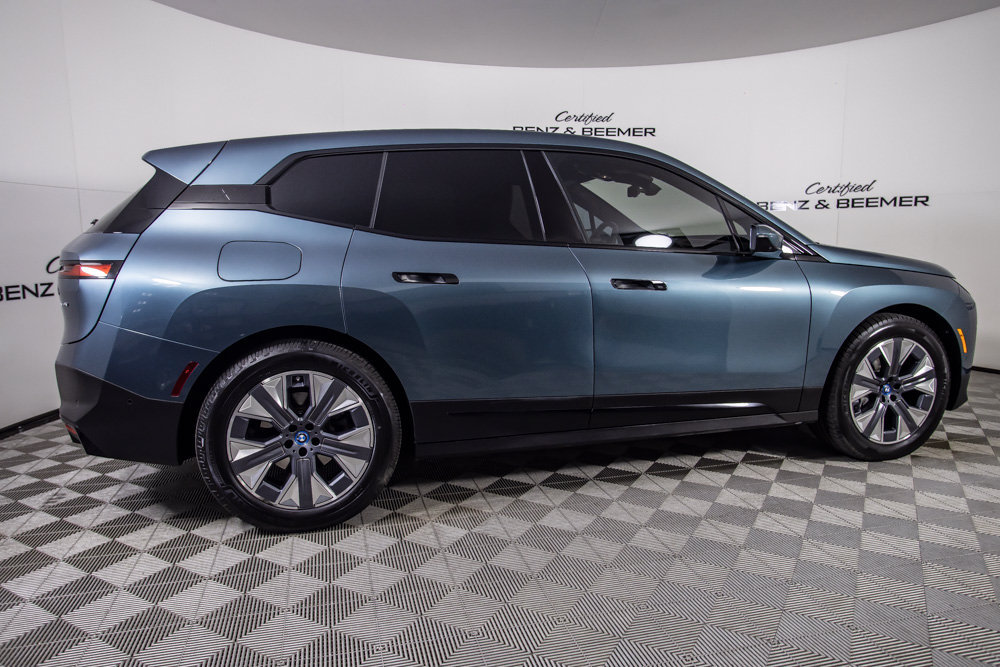 Used 2024 BMW iX xDrive50 w/ Premium Package AWD/4WD image 3