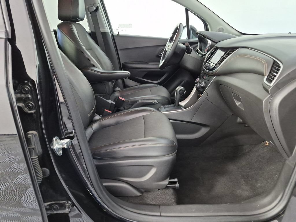 Certified 2022 Chevrolet Trax LT w/ Midnight Edition AWD/4WD image 36