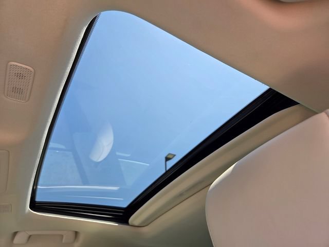 Used 2025 Lexus ES 300h w/ Technology Package FWD image 10