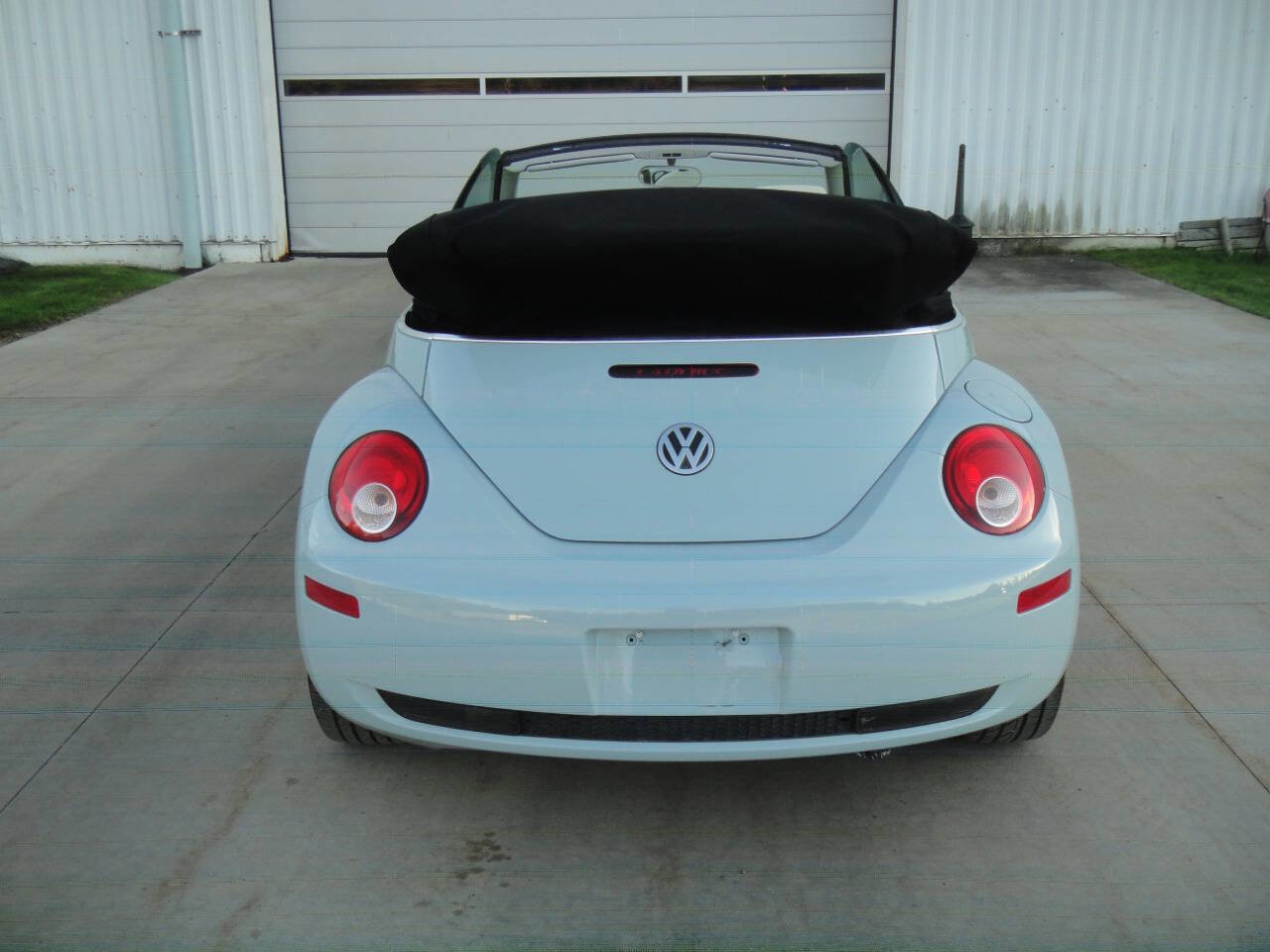 Used 2010 Volkswagen Beetle Final Edition image 19