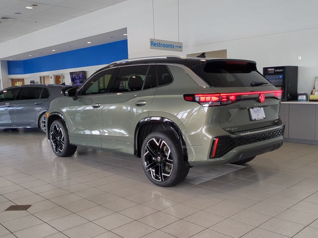New 2026 Volkswagen Tiguan SEL R-Line AWD/4WD image 4