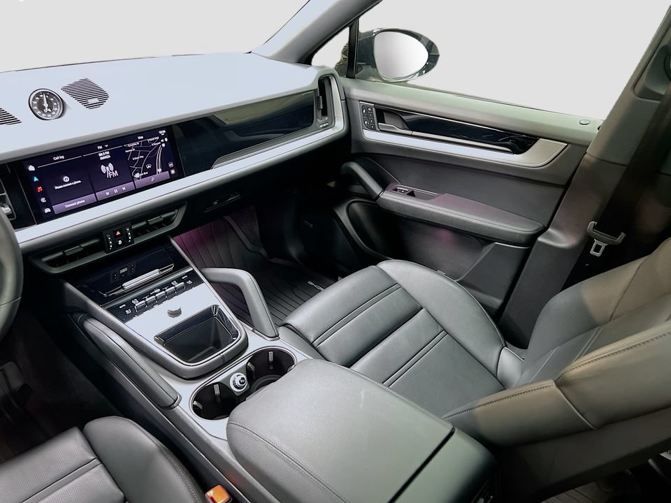 Certified 2025 Porsche Cayenne E-Hybrid Coupe AWD/4WD image 26
