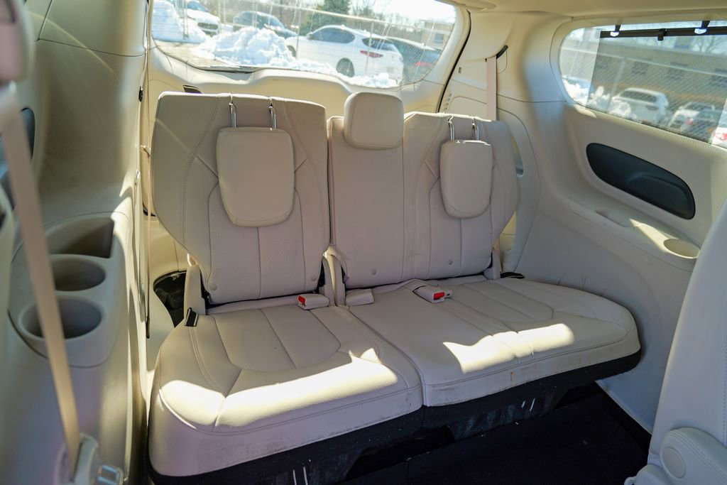 Used 2021 Chrysler Pacifica Touring-L AWD/4WD image 26