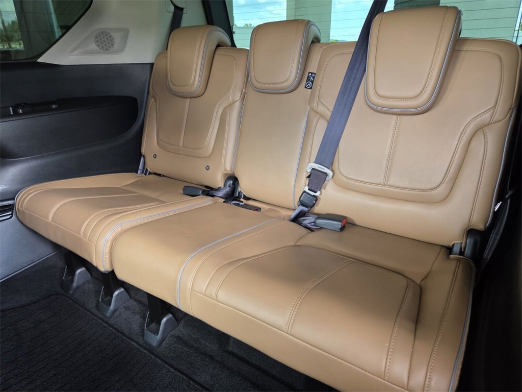 Used 2025 INFINITI QX80 Sensory image 15