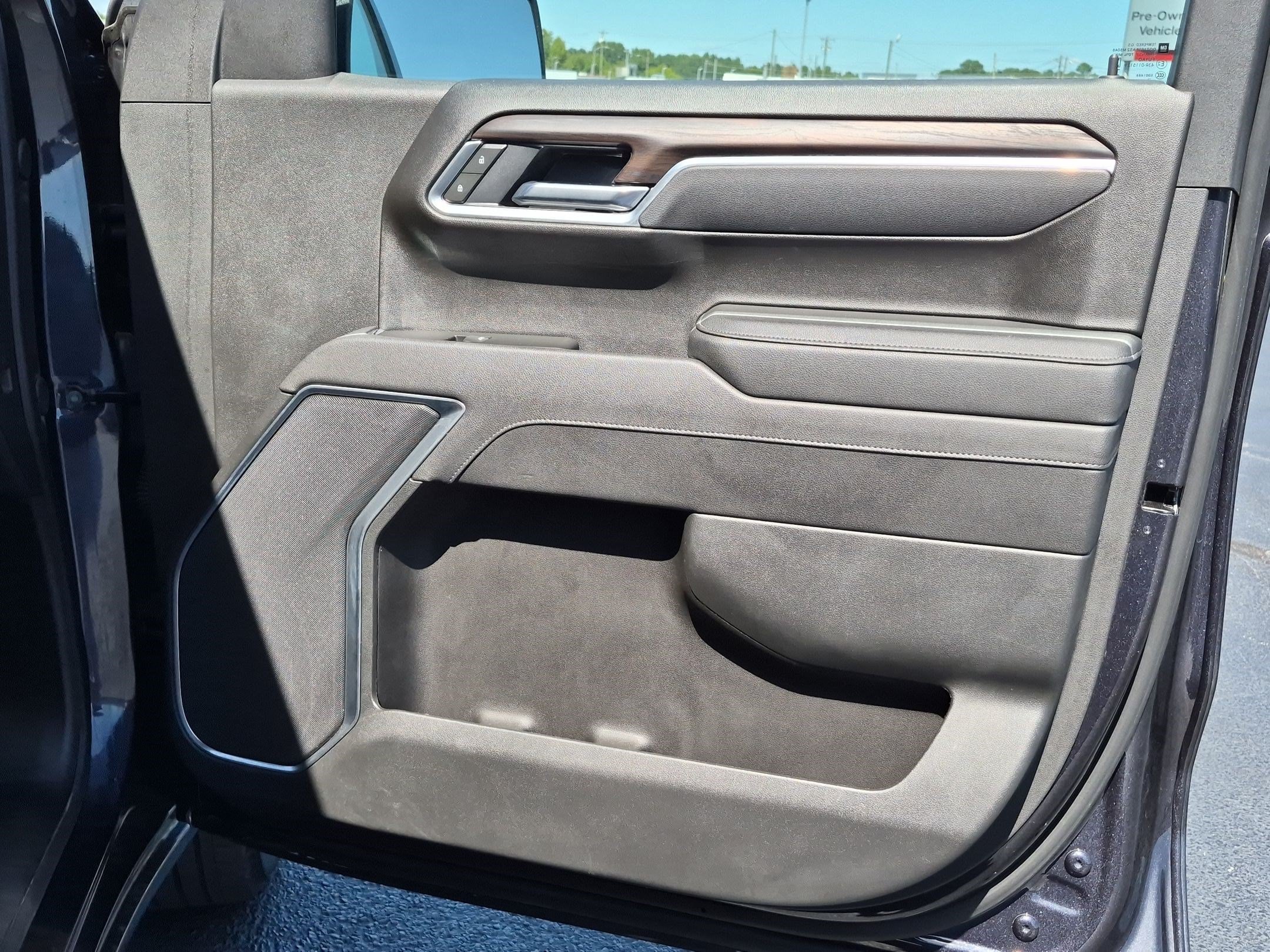 Used 2025 GMC Sierra 1500 SLT AWD/4WD image 33