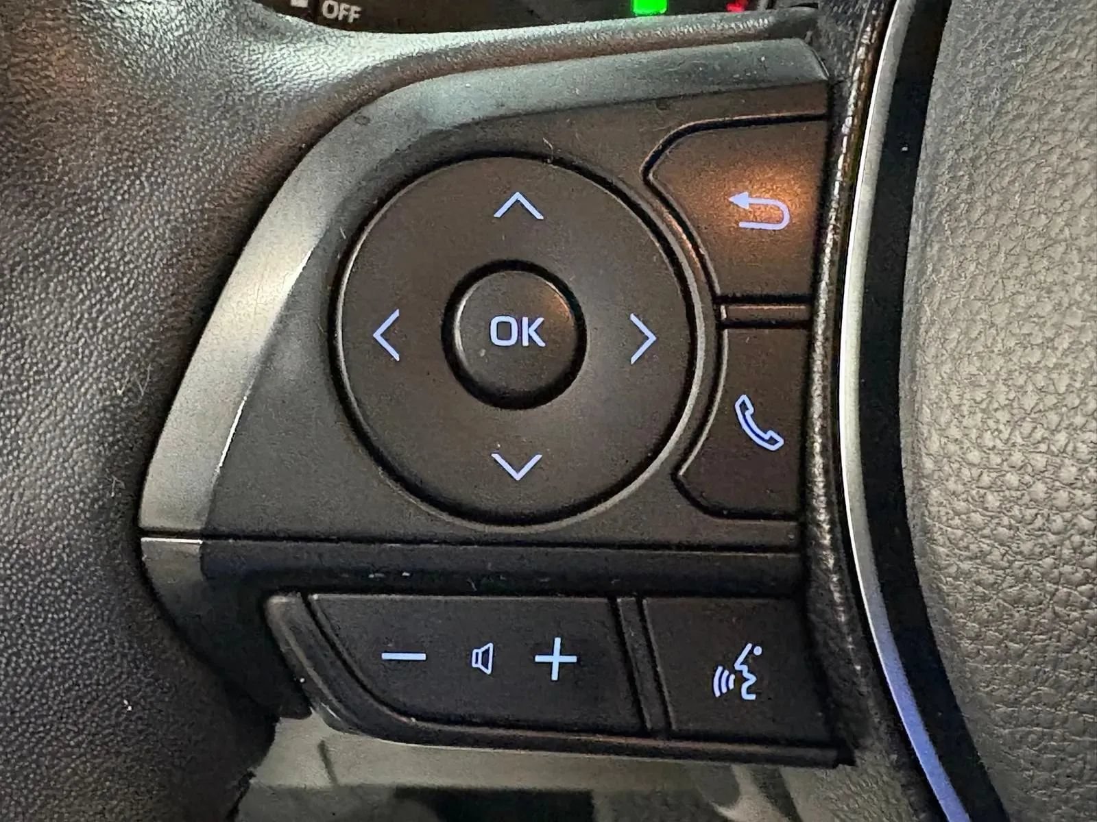 Used 2019 Toyota RAV4 XLE Premium w/ Cold Weather Package AWD/4WD image 27