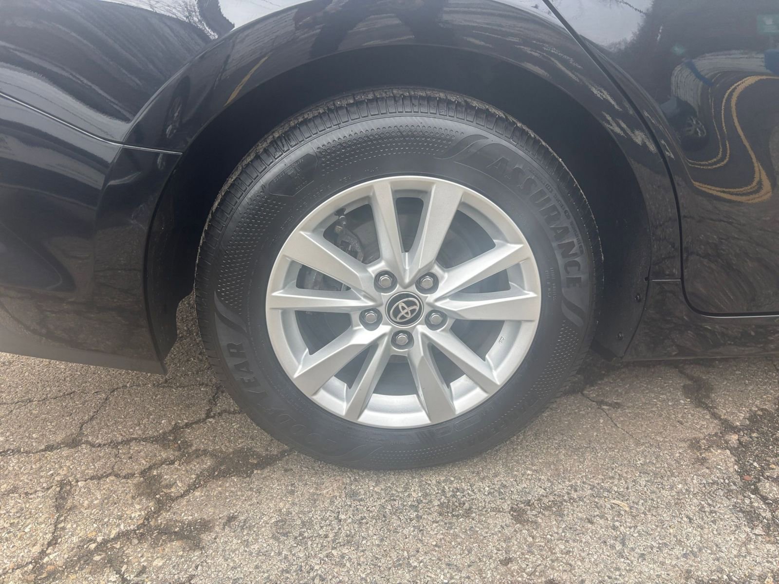 Used 2025 Toyota Camry LE FWD image 29