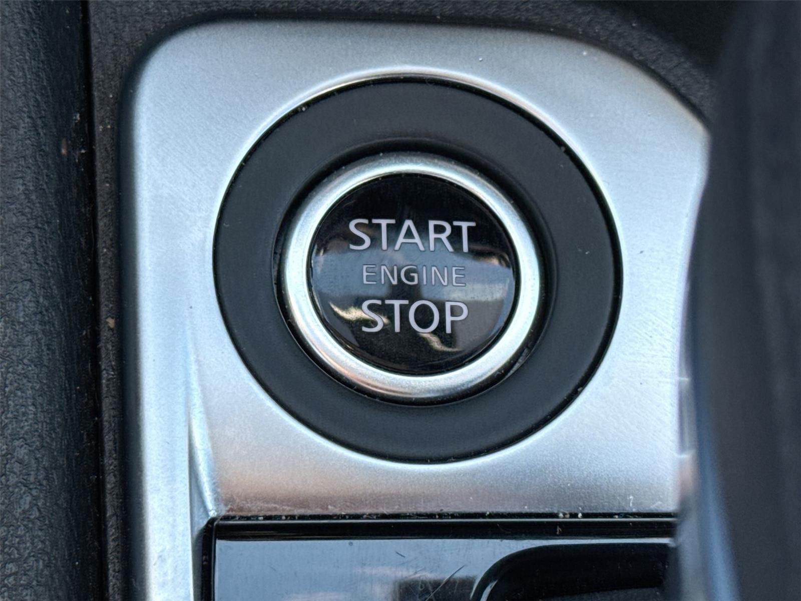 Used 2025 Nissan Sentra SV image 28