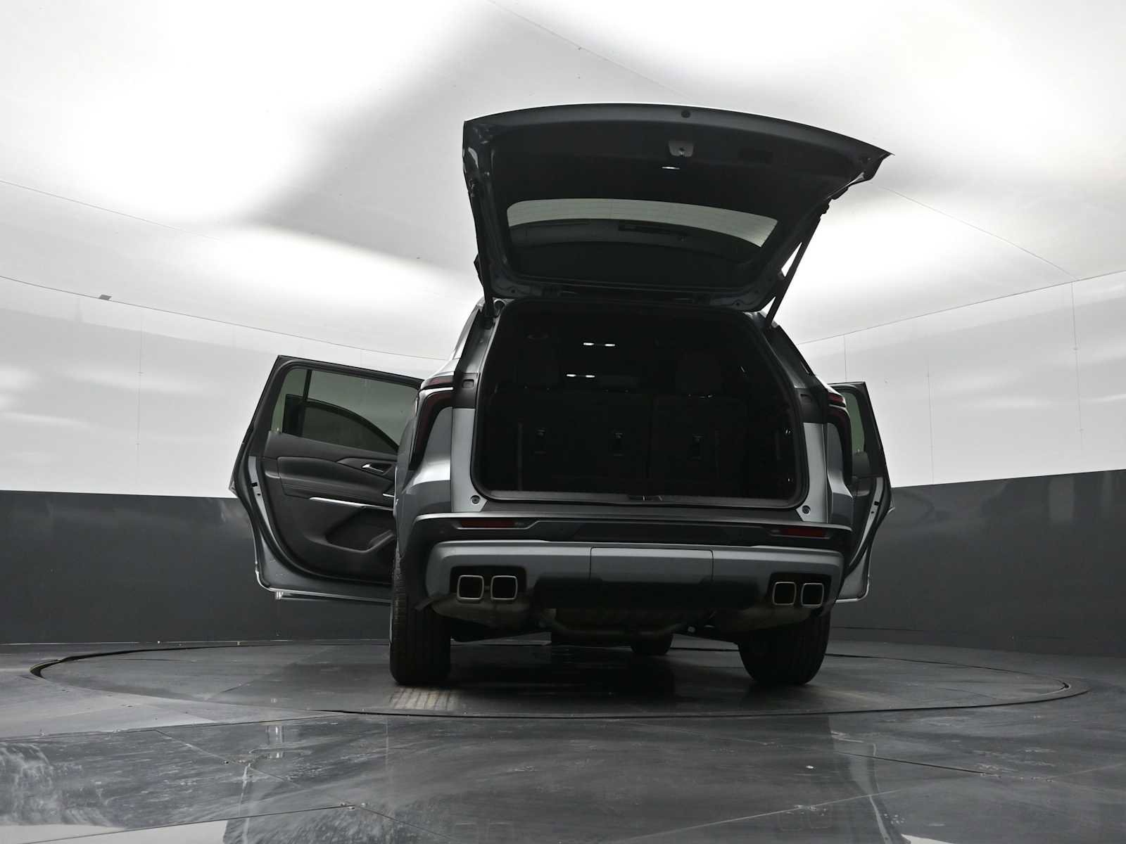 Used 2024 Chevrolet Traverse LT image 37