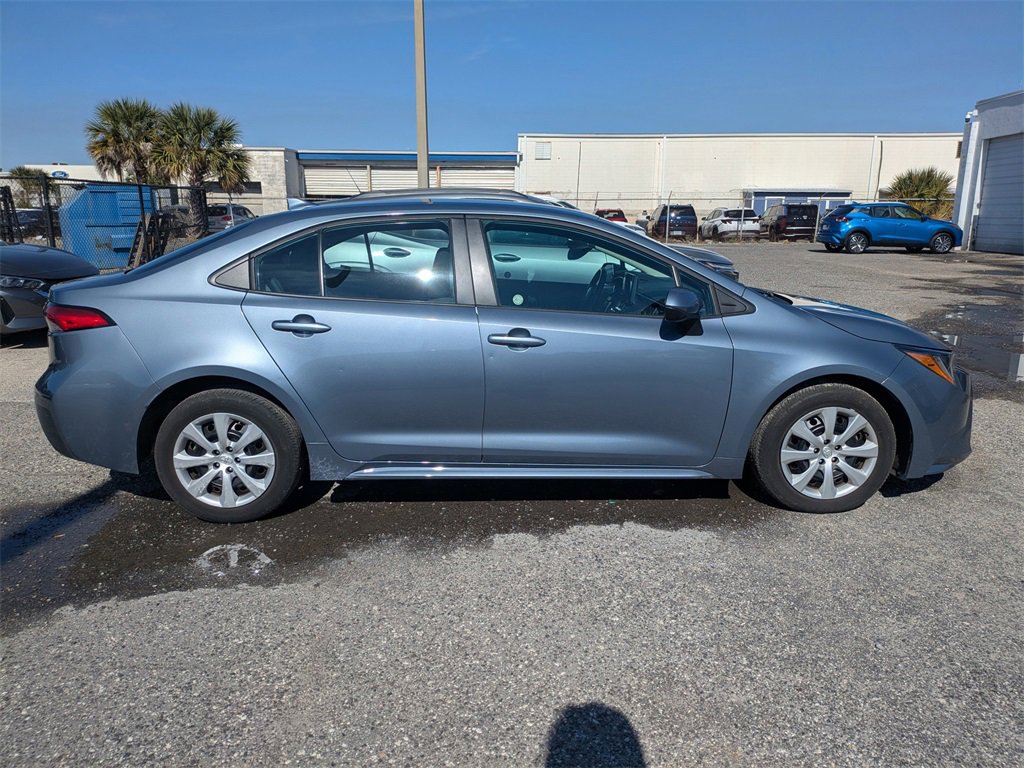 Used 2024 Toyota Corolla LE image 2